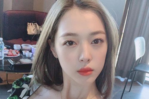 Fan chụp ảnh, quay phim và quấy rầy mộ phần của Sulli gây phẫn nộ