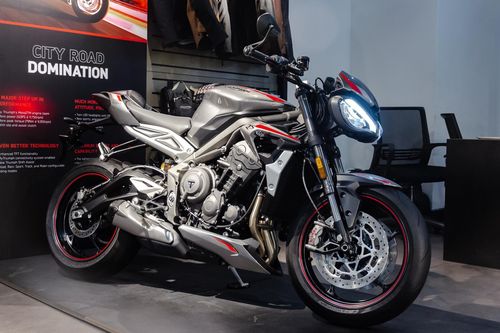 Triumph Street Triple RS 2020 chốt giá 435 triệu tại Việt Nam