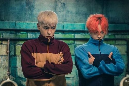 G-Dragon và T.O.P khoe ảnh chung cực ngầu, fan Bigbang tranh cãi
