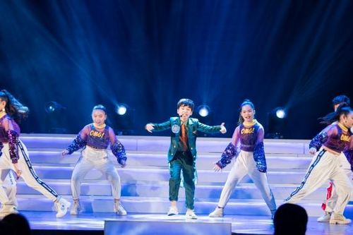 Con trai 10 tuổi của ca sĩ Hoàng Tùng vào chung kết 'VOV's Kpop Contest 2019'