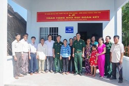 BĐBP Sóc Trăng bàn giao nhà Đại đoàn kết cho người nghèo khu vực biên giới biển