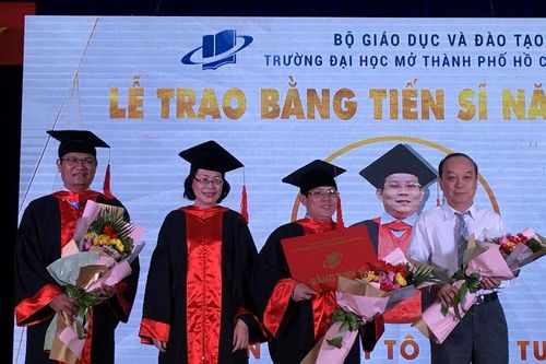 Trường ĐH Mở TP.HCM: 232 học viên nhận bằng thạc sĩ, tiến sĩ