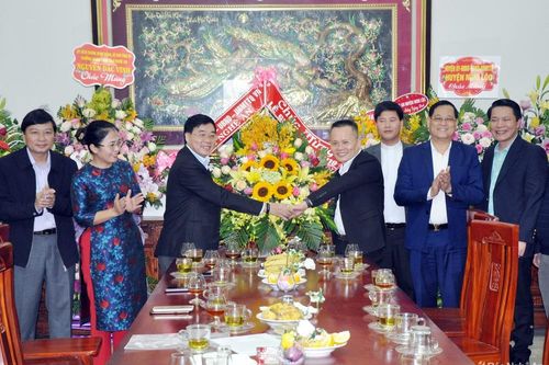 Phó Bí thư Tỉnh ủy chúc mừng Giáng sinh tại Đền Thánh An Tôn