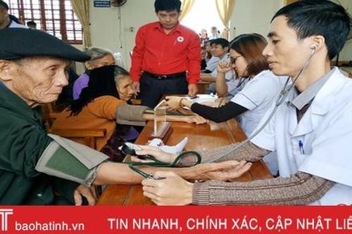 Formosa Hà Tĩnh phối hợp khám, cấp thuốc miễn phí cho hơn 200 người dân