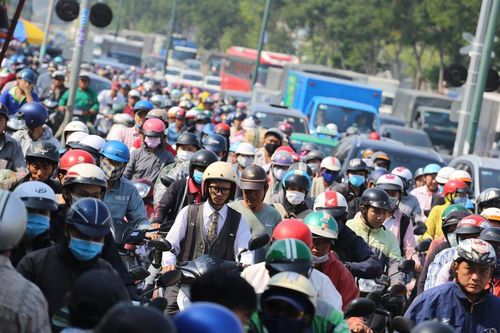 Tắc đường trong nhiều giờ đồng hồ bên ngoài sân bay Tân Sơn Nhất