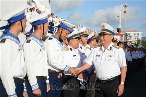 Lễ thay quân, tặng quà và chúc Tết tại huyện đảo Trường Sa