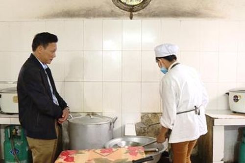 Kiểm soát chặt chẽ bếp ăn tập thể tại doanh nghiệp
