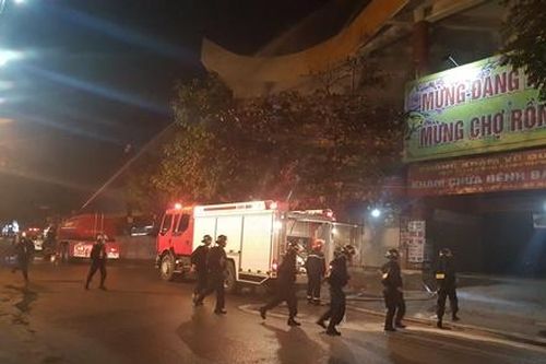Diễn tập phương án chữa cháy và cứu nạn cứu hộ phối hợp nhiều lực lượng tại chợ Rồng Ninh Bình