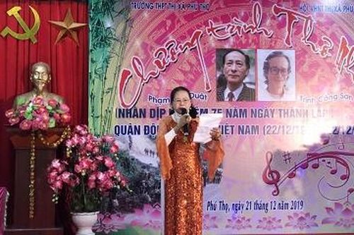 Trường THPT thị xã Phú Thọ: Chương trình thơ nhạc Phạm Tiến Duật - Trịnh Công Sơn