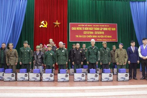 Tặng 40 suất quà cho cựu chiến binh, thương, bệnh binh
