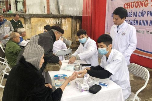 Khám, chữa bệnh và cấp phát thuốc miễn phí cho 191 cựu chiến binh