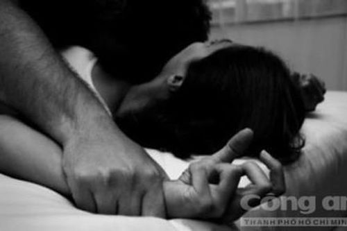 Cha xâm hại con gái ruột, mẹ đi báo công an