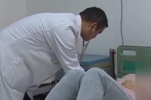 Con không giải được bài toán, mẹ uống thuốc ngủ tự tử