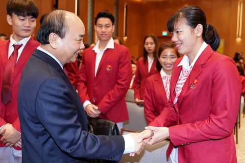 Thủ tướng: 'Đừng để các VĐV sau khi giải nghệ phải đi bán bánh mì'