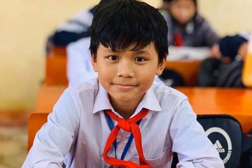 Nam sinh 11 tuổi trả hơn 18 triệu cho người đánh rơi