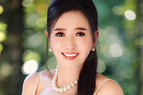 Vẻ ngoài trẻ trung của Hoa hậu Hoàn vũ 72 tuổi