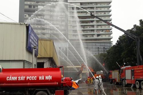 Quận Thanh Xuân: Cháy giả định tại kho xưởng, nhiều người được giải cứu
