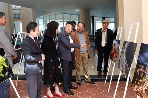 Festival Hoa Đà Lạt: Triển lãm ảnh nghệ thuật 'Đà Lạt đổi mới và phát triển'