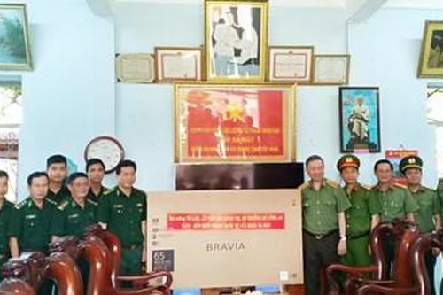 Đại tướng Tô Lâm thăm, chúc mừng Bộ đội Biên phòng tỉnh Tây Ninh