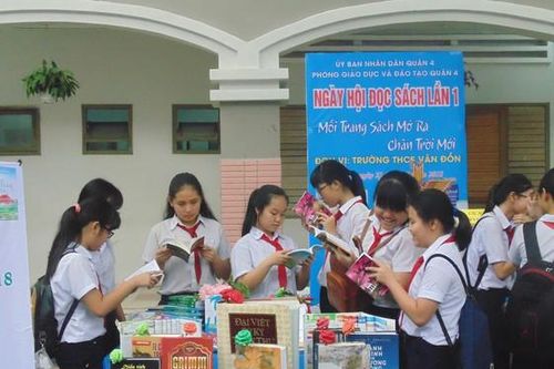 Về sự vận động của văn học