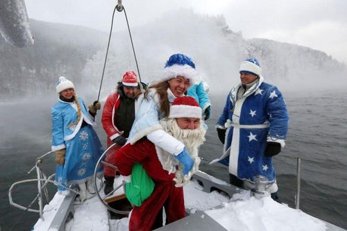 Những 'bà già' Noel nóng bỏng quyến rũ nhất thế giới