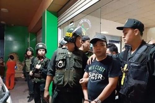 Công an Đồng Nai bắt Toàn 'đen' và 13 đàn em