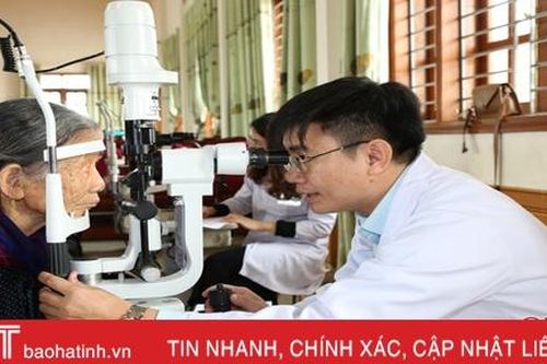Khám, cấp thuốc miễn phí cho 500 người dân xã Kỳ Khang