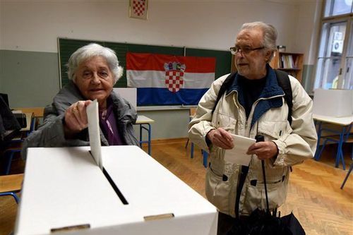 Hơn 3,8 triệu cử tri Croatia bỏ phiếu bầu tổng thống trong ngày 22/12