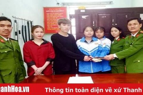 Hai nữ sinh trường THPT Dân tộc nội trú Thanh Hóa trả lại gần 14 triệu đồng nhặt được