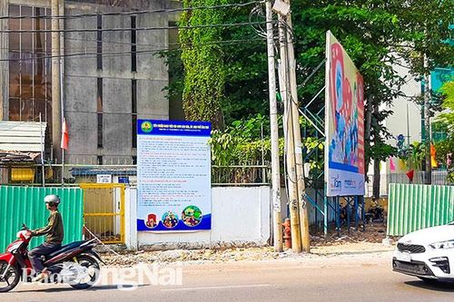 Đào vỉa hè lên... rồi bỏ đó
