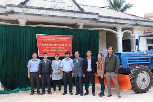Hỗ trợ máy cày cho Hợp tác xã Nông nghiệp Krong