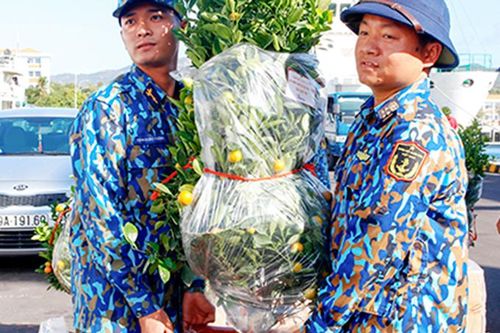 Mang Tết ra Trường Sa