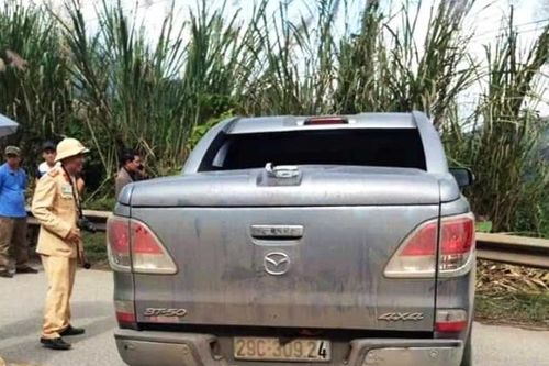 Bị kiểm tra, hai đối tượng bỏ xe cùng 2 tạ ma túy trốn vào rừng