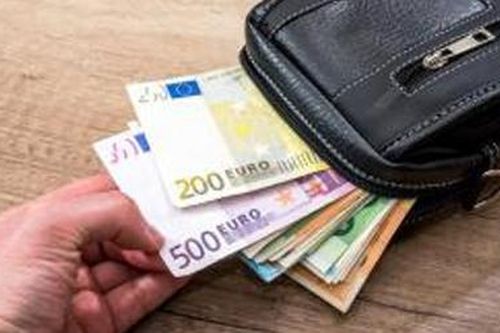 Italy: Hạn chế việc chi tiêu bằng tiền mặt