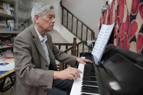 'Dưới lá quân kỳ'