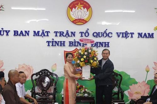 MTTQ tỉnh Bình Định thăm, chúc mừng Giáng sinh các tổ chức tôn giáo, chức sắc tiêu biểu