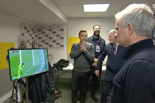 Mourinho ngừng trả lời phỏng vấn để xem sai lầm của De Gea