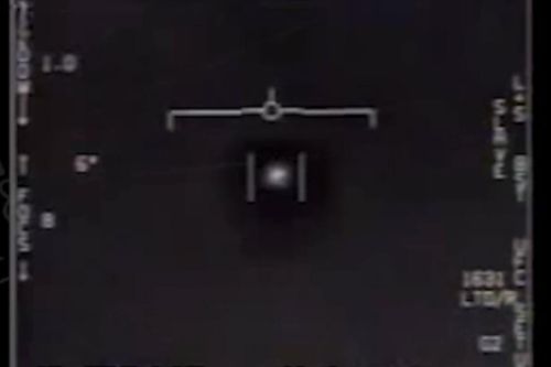 Phi công Mỹ kể lại lần đụng độ UFO 15 năm trước