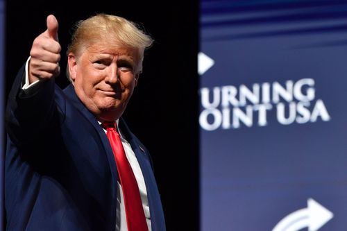 Nhà Trắng treo viện trợ Ukraine chỉ 90 phút sau cuộc gọi của TT Trump