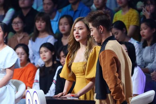 Midu khóc khi nhớ đến cố ca sĩ Minh Thuận