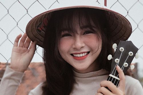 Nhan sắc của bạn gái Phan Văn Đức