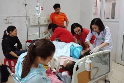 Hàng chục trẻ mầm non nhập viện sau bữa ăn trưa