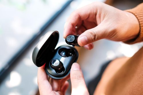 Tai nghe true wireless giá dưới 700.000 đồng làm được gì?