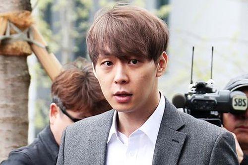 Park Yoo Chun bán vé họp fan dù đang hưởng án treo