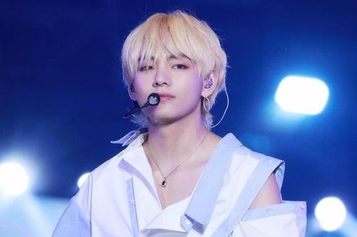 'Chịu chi' như ARMY: Thắp sáng cả trời tím mừng sinh nhật V BTS