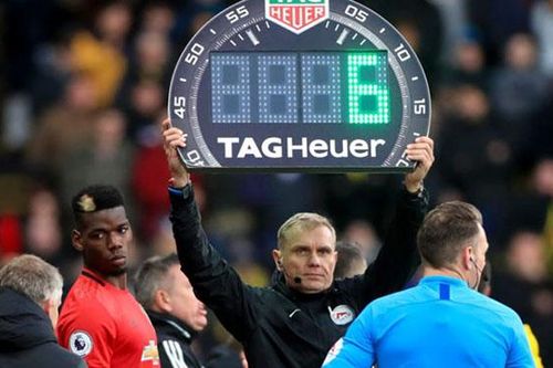 Tin bóng đá MU 23/12: Neville tiết lộ điều đáng lo ngại về Pogba. Đón tin vui từ sao trẻ Barca