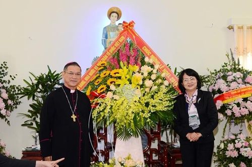 Phó Chủ tịch nước chúc mừng Giáng sinh tại Nam Định