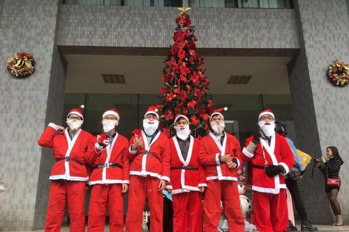 Kiếm tiền dịp Giáng sinh: Nửa triệu đồng/tối đóng giả làm ông già Noel