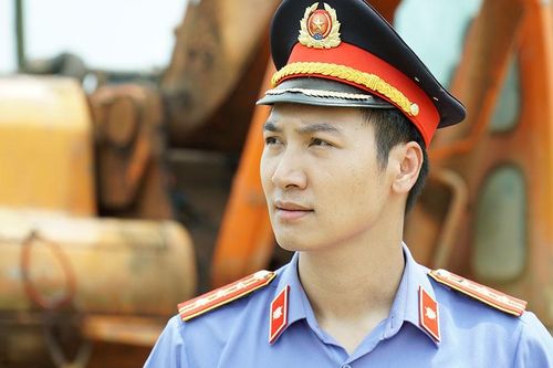 Mạnh Trường lên tiếng khi bị chê 'diễn nhạt', 'một màu'