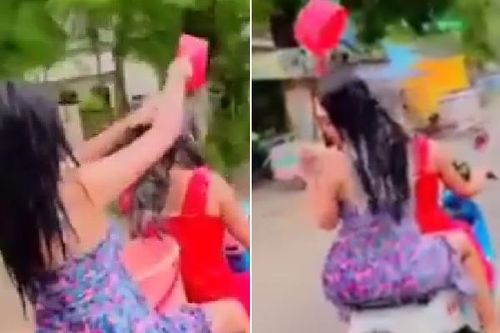 Bất bình 2 cô gái vừa đi xe máy vừa múc nước gội đầu